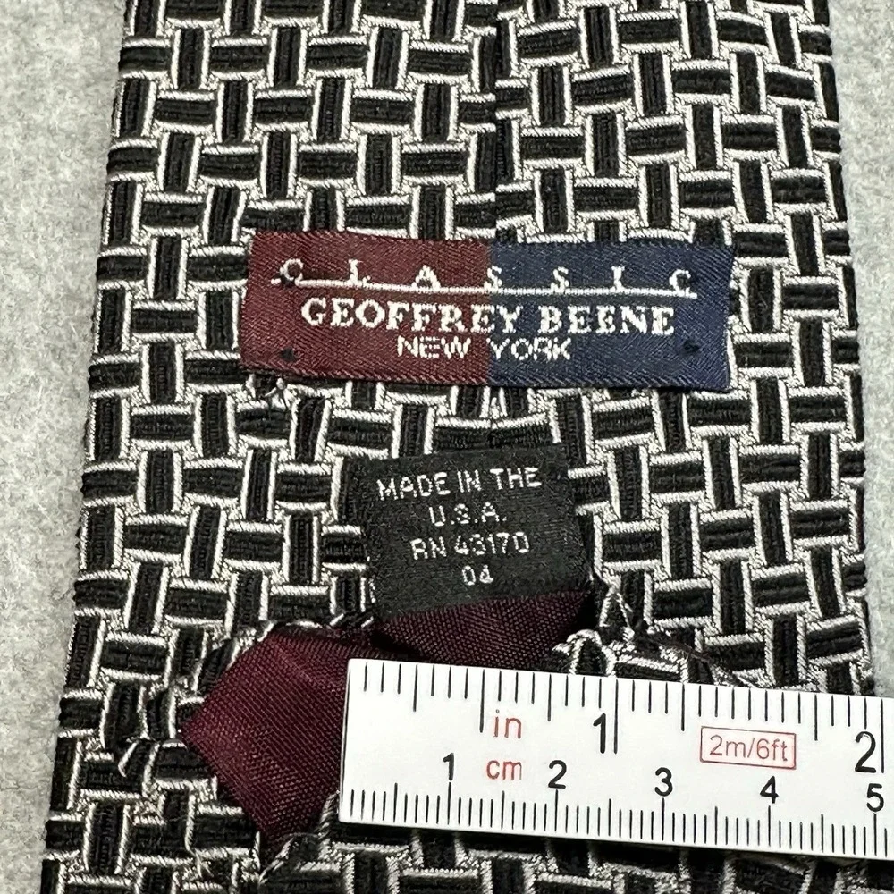 Vintage Geoffrey Beene Silk Tie Black Silver Geometric USA Designer 90s 59x3.75